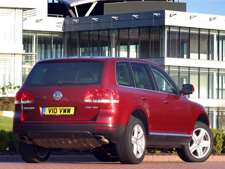  Volkswagen Touareg V10 TDi 2002 года  (UK) (фото 2 из 8)